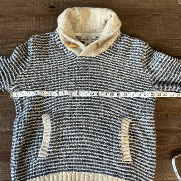 L.O.G.G. Cream and Blue Knit Sweater Wood Closer Detail Front Pocket - Picture 7 of 9